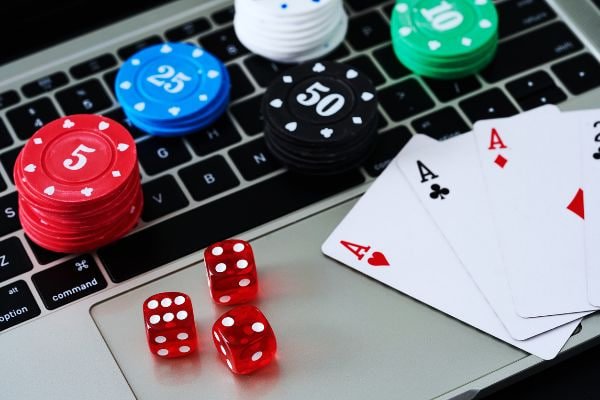 Live casino lobby showing baccarat and roulette tables on luckace